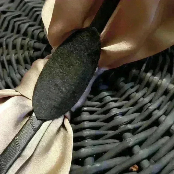 Satin  bow headband - Picture 5 of 8